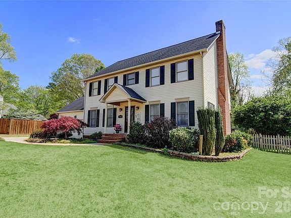 3rd image of 120 Ridgewood Ct