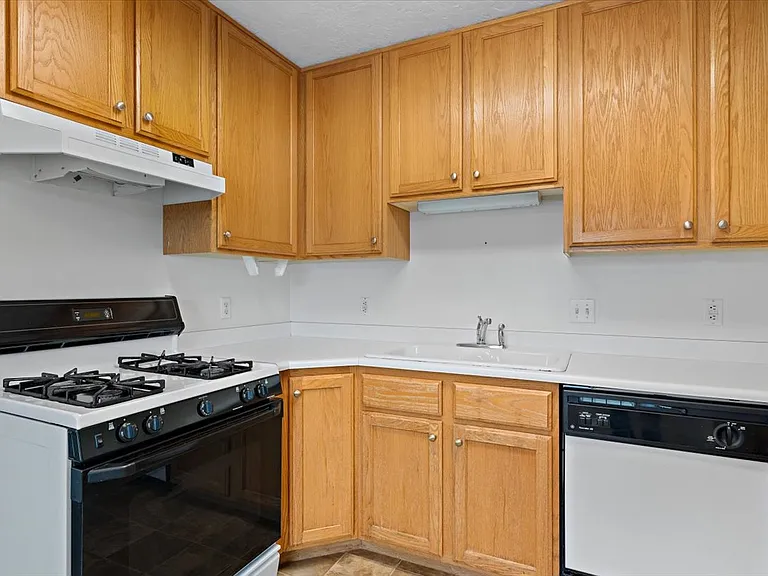 259 N 300 W #33 — Photo 13