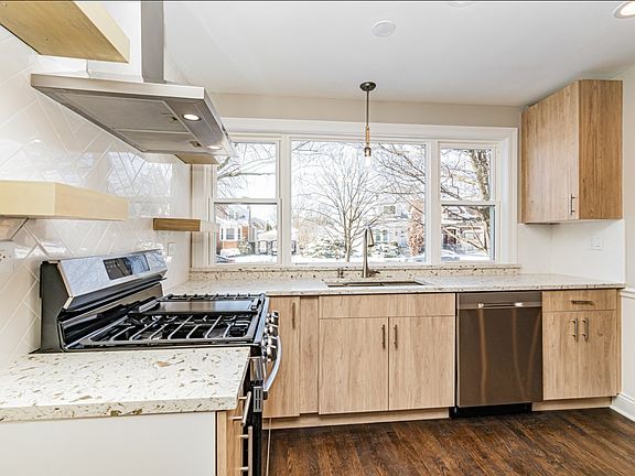 5th image of 3035 N Olcott Ave