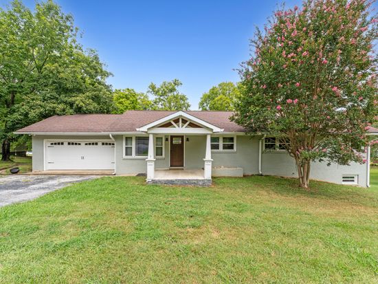 1833 Hillwood Dr, Fayetteville, TN 37334