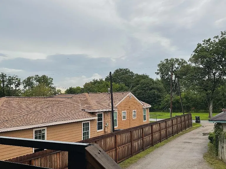 2832 Iola St #D — Photo 3