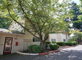 Bright & Spacious 1Bdr w/ Large Balcony Overlooking Kelly Creek!, Gresham, OR 97030