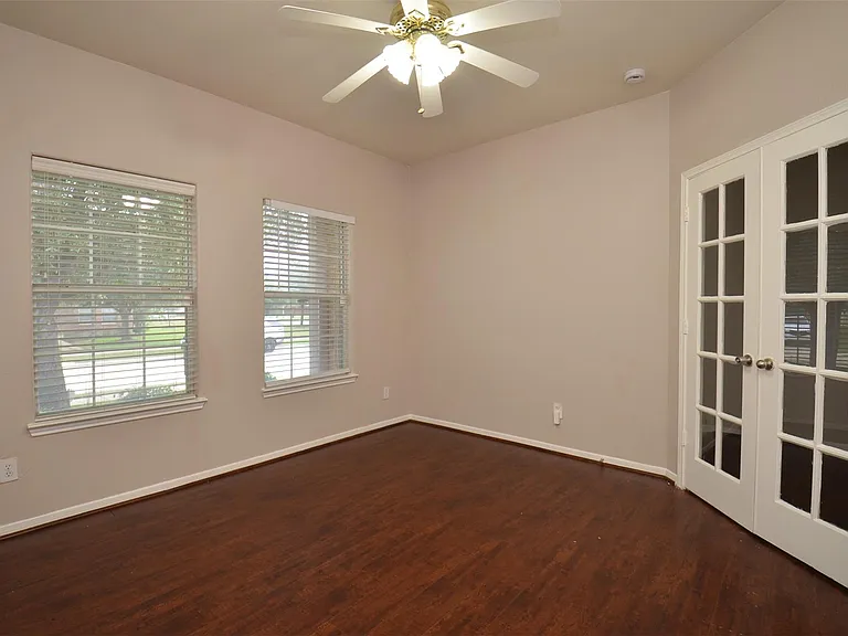 2707 Roaring Oaks Ln — Photo 6