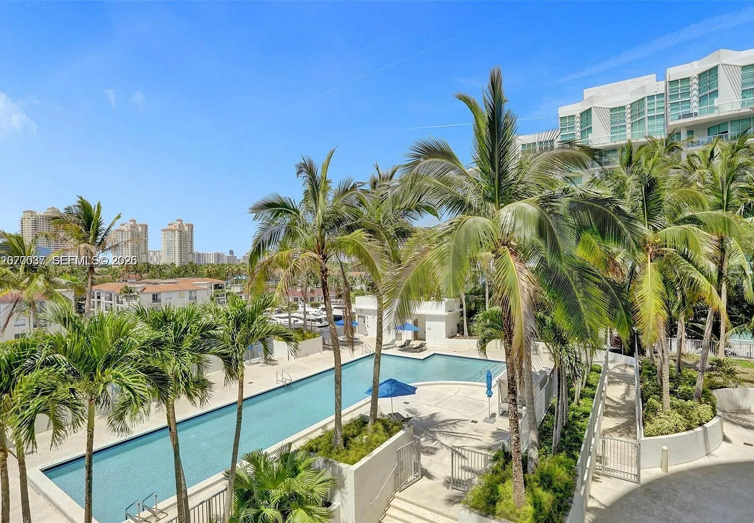 Uptown Marina Lofts Condo — Photo 4