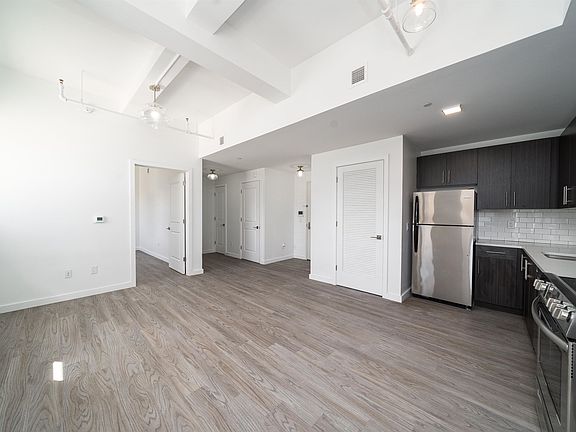 5th image of 201 Cornelison Ave #105