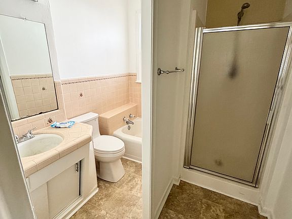 5th image of 403 E Mountain St
