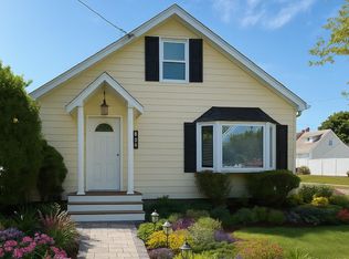 803 S 5th St, Lindenhurst, NY 11757
