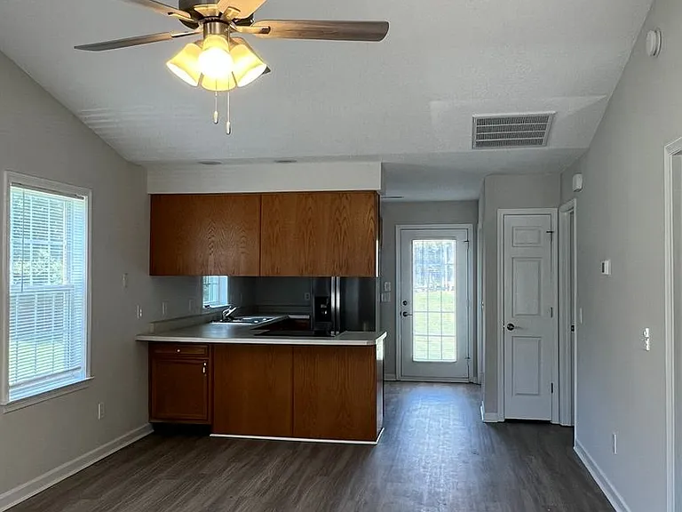 122 Springwood Ln — Photo 1