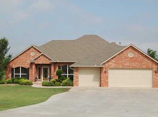 1056 Oak Creek Dr, Blanchard, OK 73010
