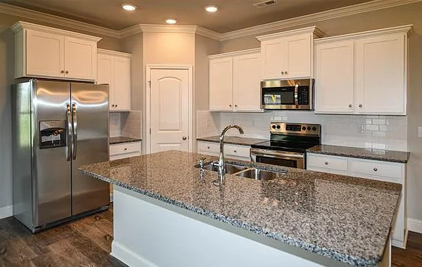 109 River Haven Dr — Photo 3