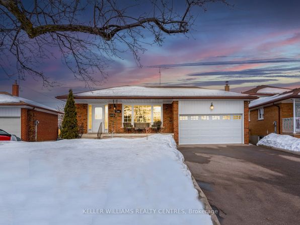 2461 Hensall St E, Mississauga, ON L5A 2T1
