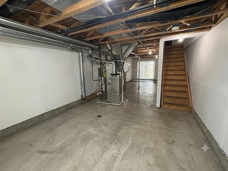 2076 Oakcrest Cir — Photo 9