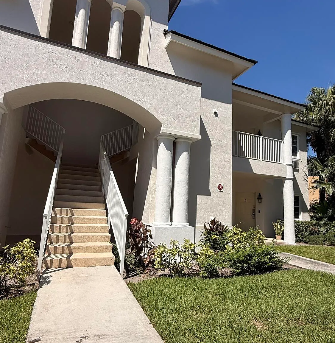 1 bed, 1.5 bath, 1312 sqft, $1,750 — Photo 2