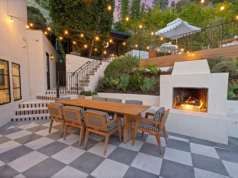 Al fresco dining at its finest.
