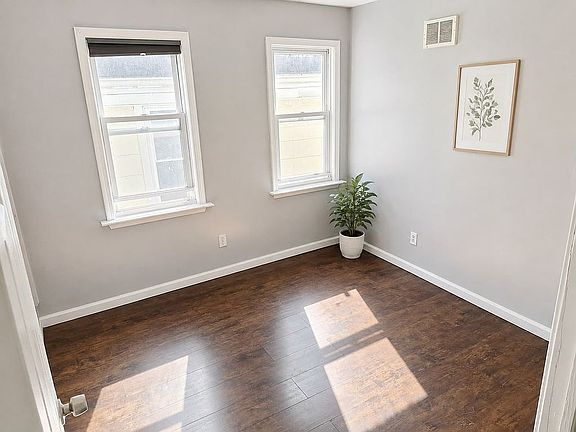 5th image of 725 Church St