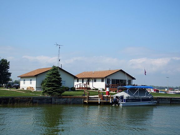 3rd image of 4535 Lake Superior Dr