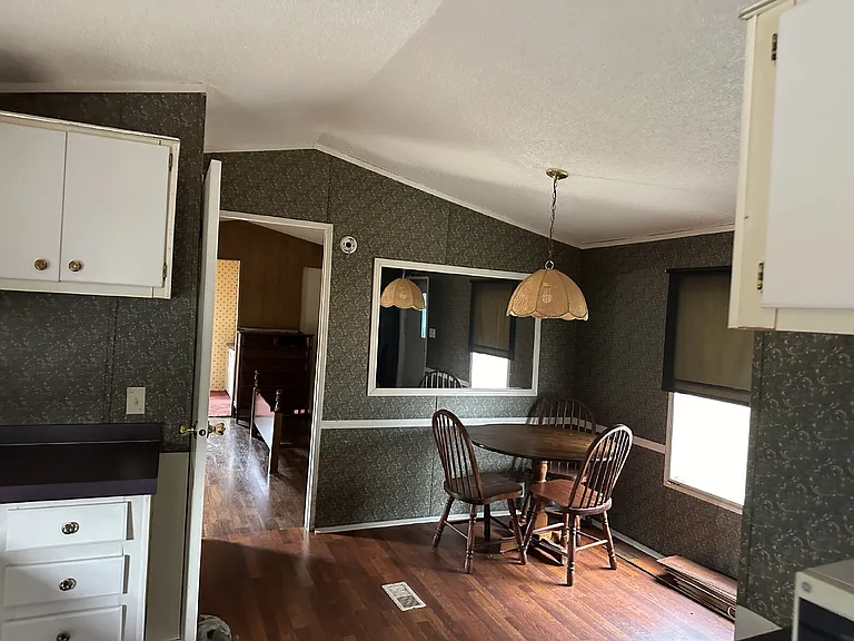 39 Nobles Park St — Photo 8