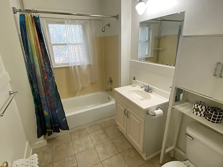 1031 E Main St — Photo 14