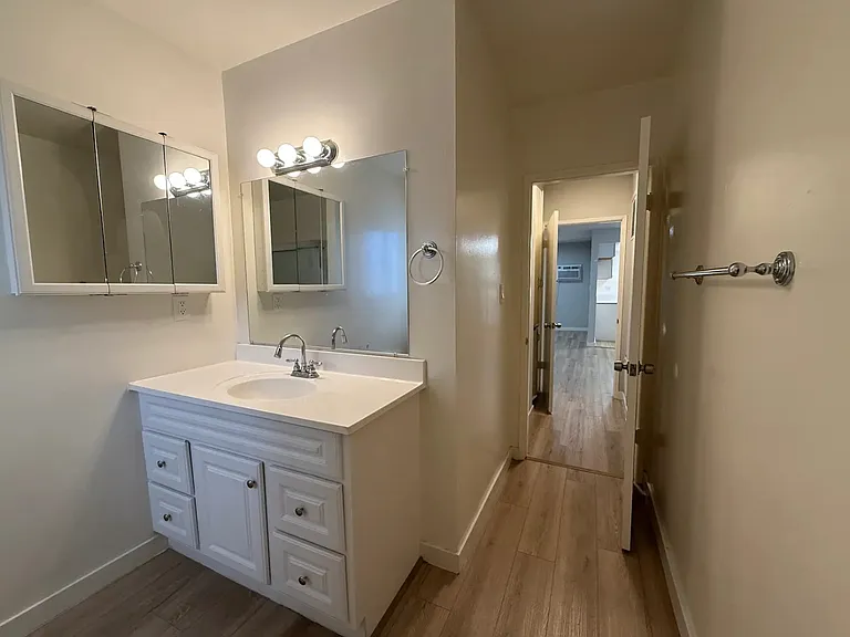 4415 Ventura Canyon Ave #202 — Photo 5