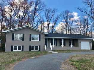 1359 Hoskins Dr, Tappahannock, VA 22560