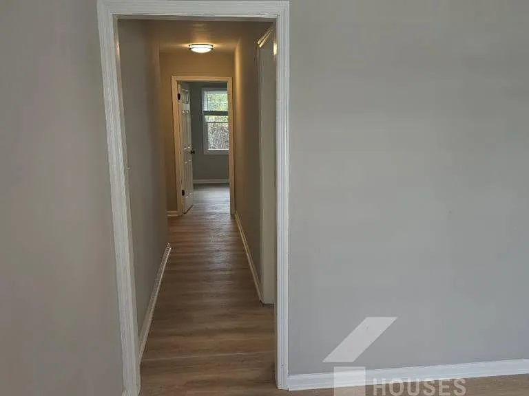 511 Hampton Ave #C101 — Photo 3