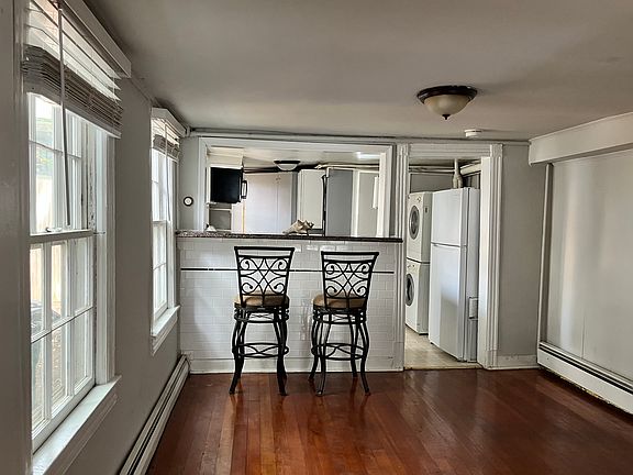 2nd image of 46 Fleet St