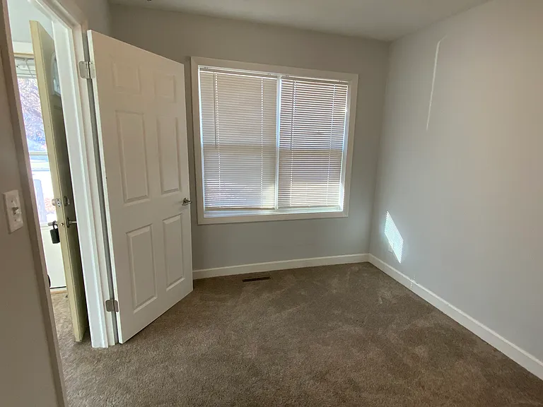 324 S Nye Ave — Photo 4