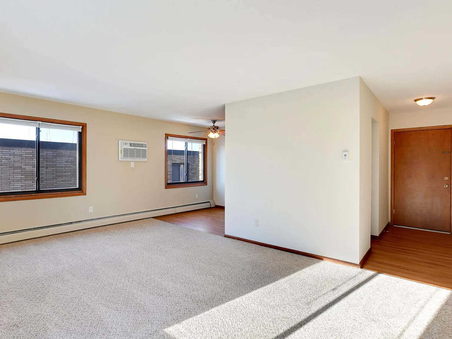 1122 Como Ave SE — Photo 4