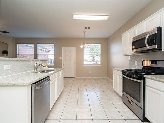 3rd image of 1714 River Oaks Dr