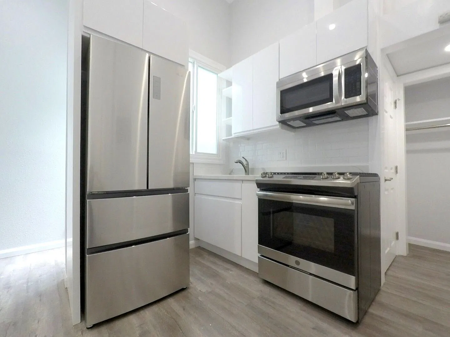 Modern Top-Floor Studio | 16-Foot Ceilings | Renovated | Utilities Included — Photo 3