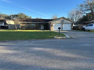 1003 Virginia St, Edna, TX 77957