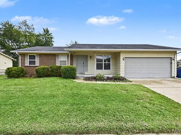 2904 Advance Dr, Florissant, MO 63031