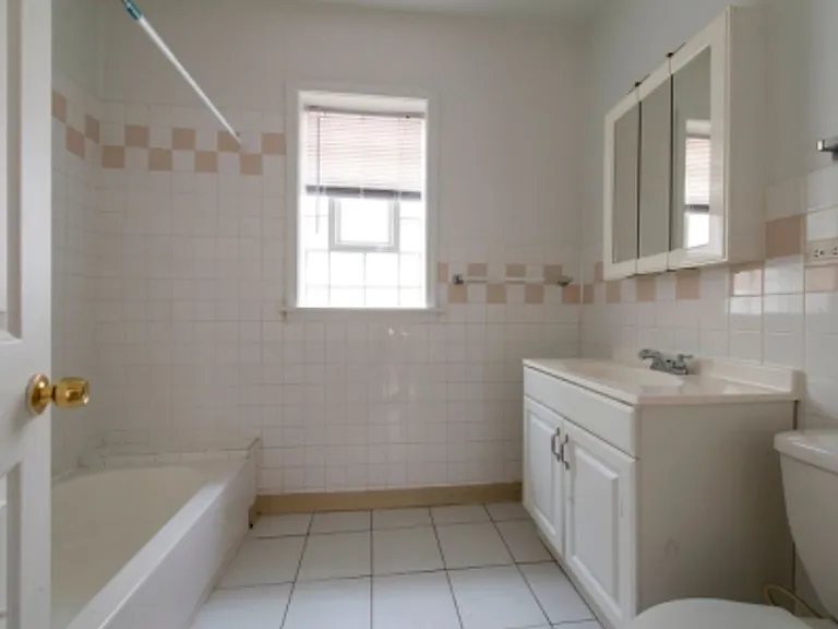 7722 S Kingston Ave — Photo 1