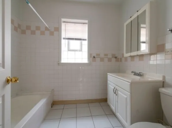 7722 S Kingston Chicago, IL 60649, 7722 S Kingston Ave #1, Chicago, IL 60649