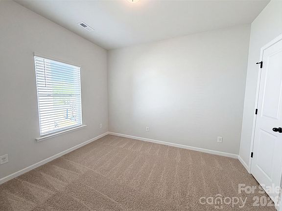 4th image of 414 Buford Way