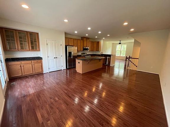 3rd image of 4368 Daisy Reid Ave