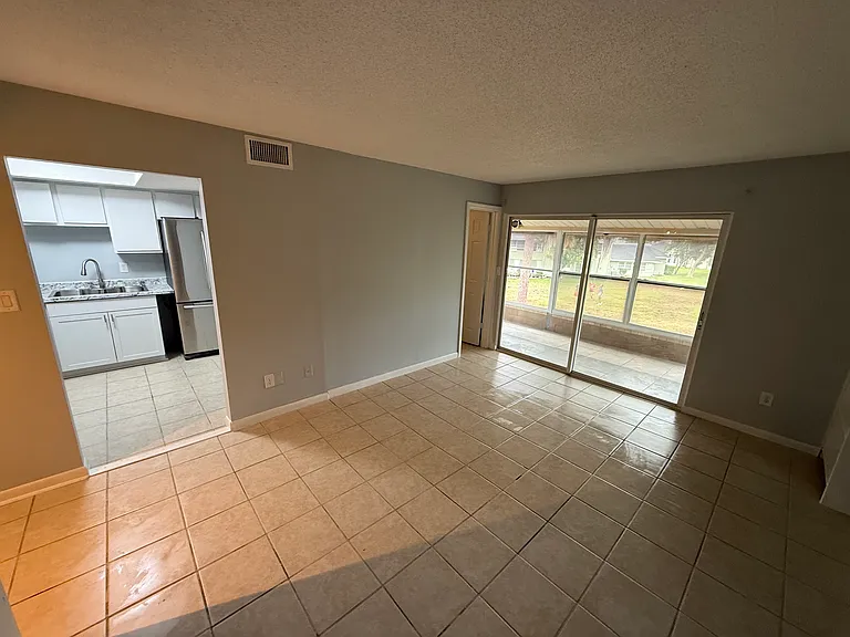 586 Bahia Cir #B — Photo 6