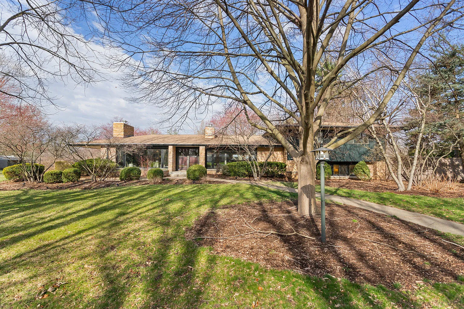 1111 Country Ln photo 1