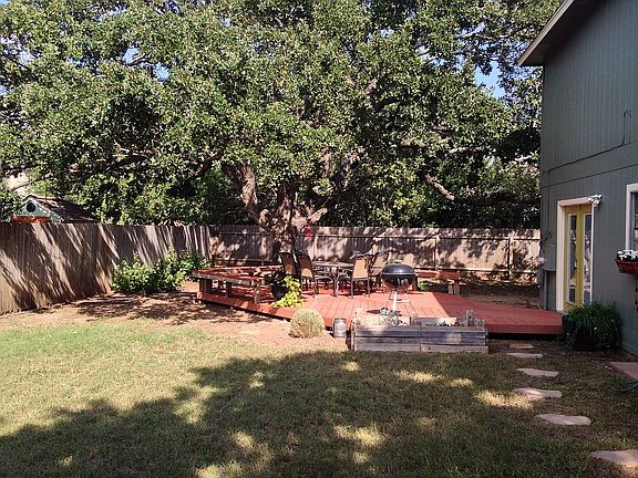 3rd image of 1804 White Oak Cv