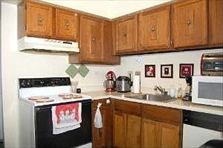 4th image of 514 Palace Ct