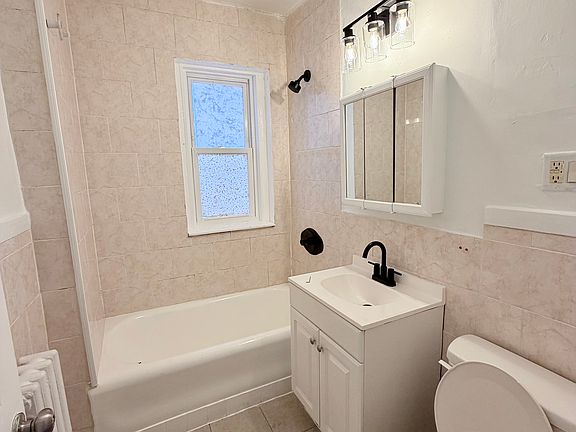 3rd image of 20 Lincoln St #18