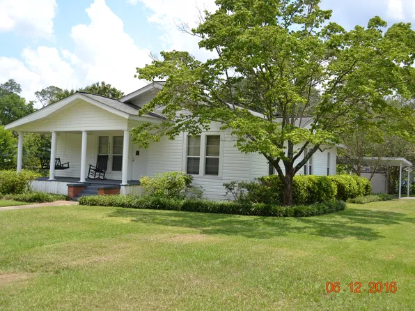 1035 8th Ave, Graceville, FL 32440