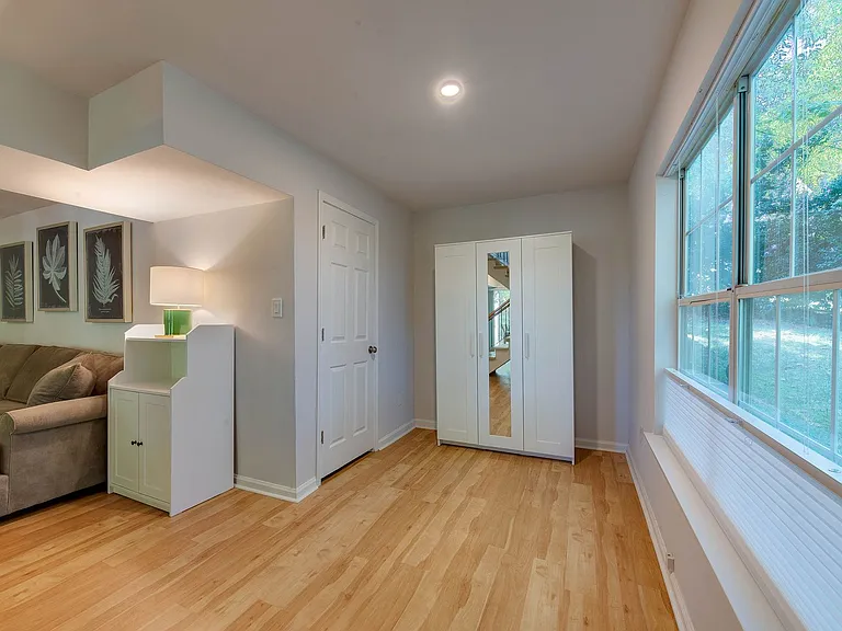 9006 Saint Thomas Ln — Photo 11