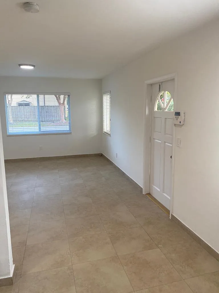 1 bed, 750 sqft, $2,300 — Photo 4