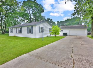 601 Pine Tree Rd, Lake Orion, MI 48362