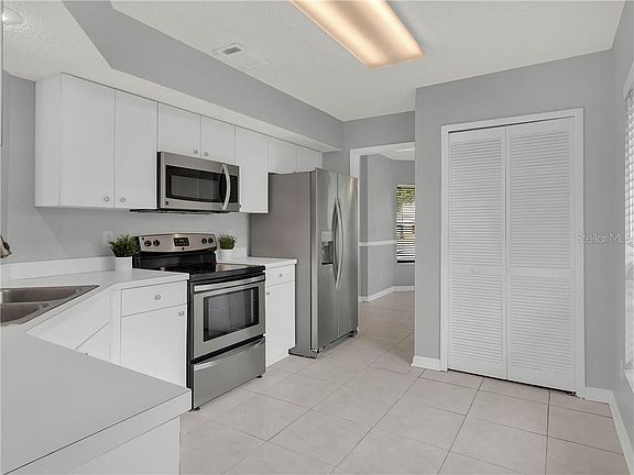 4th image of 827 Bates Ct