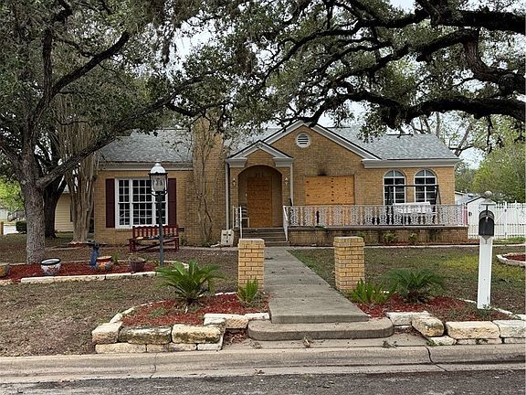 2nd image of 302 3rd St