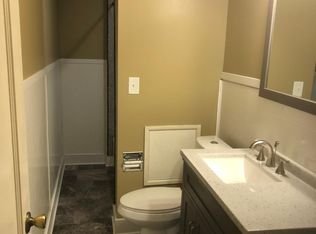 909 Jackson Ave, Charleston, IL 61920