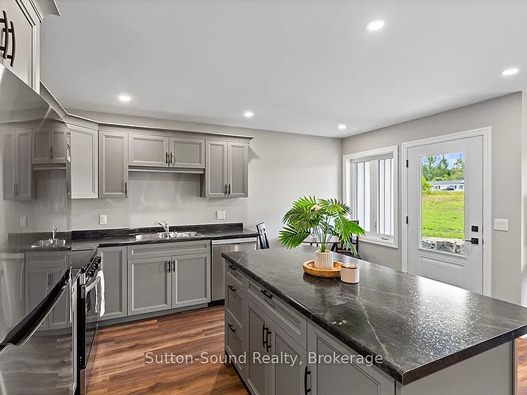 18 Maple Golf Cres #3 — Photo 23