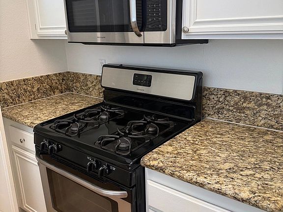 3rd image of 15507 Moorpark St APT 205